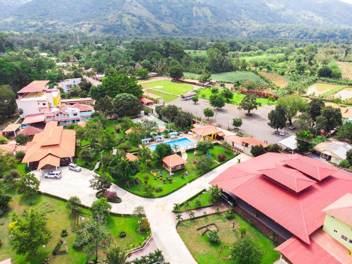 Deluxe Suites Guacamayos - Eco-Lodge & Swimming Pool Bonao Eksteriør billede