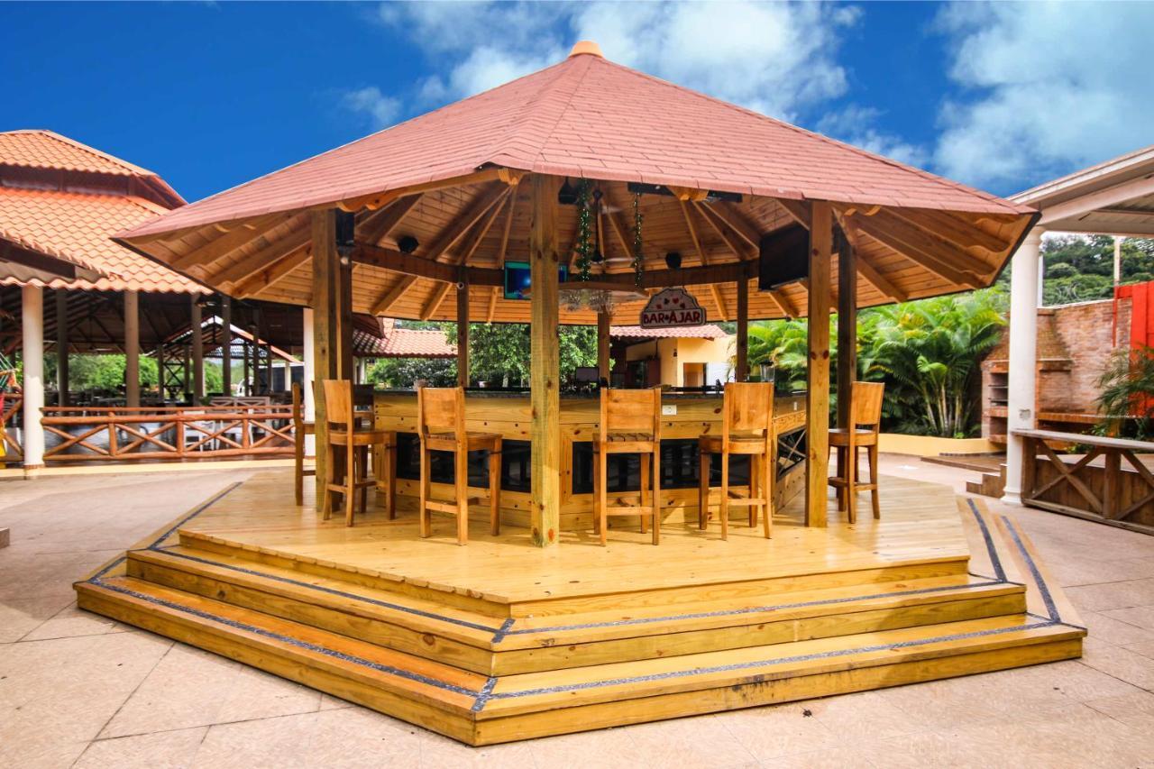 Deluxe Suites Guacamayos - Eco-Lodge & Swimming Pool Bonao Eksteriør billede
