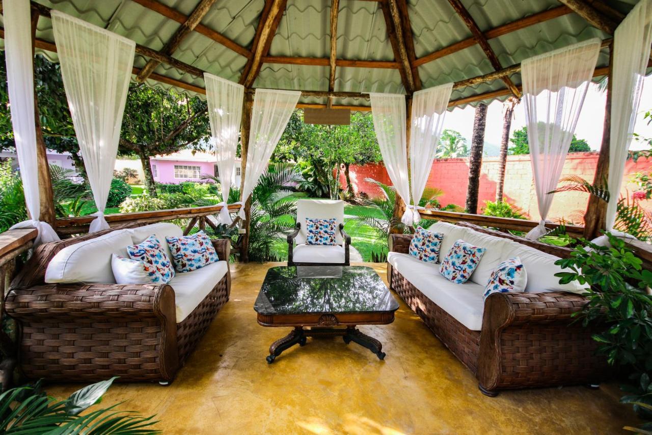 Deluxe Suites Guacamayos - Eco-Lodge & Swimming Pool Bonao Eksteriør billede