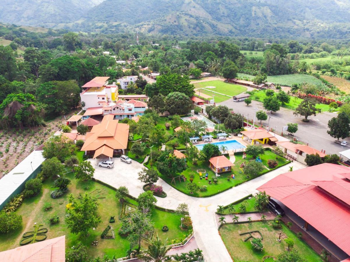 Deluxe Suites Guacamayos - Eco-Lodge & Swimming Pool Bonao Eksteriør billede