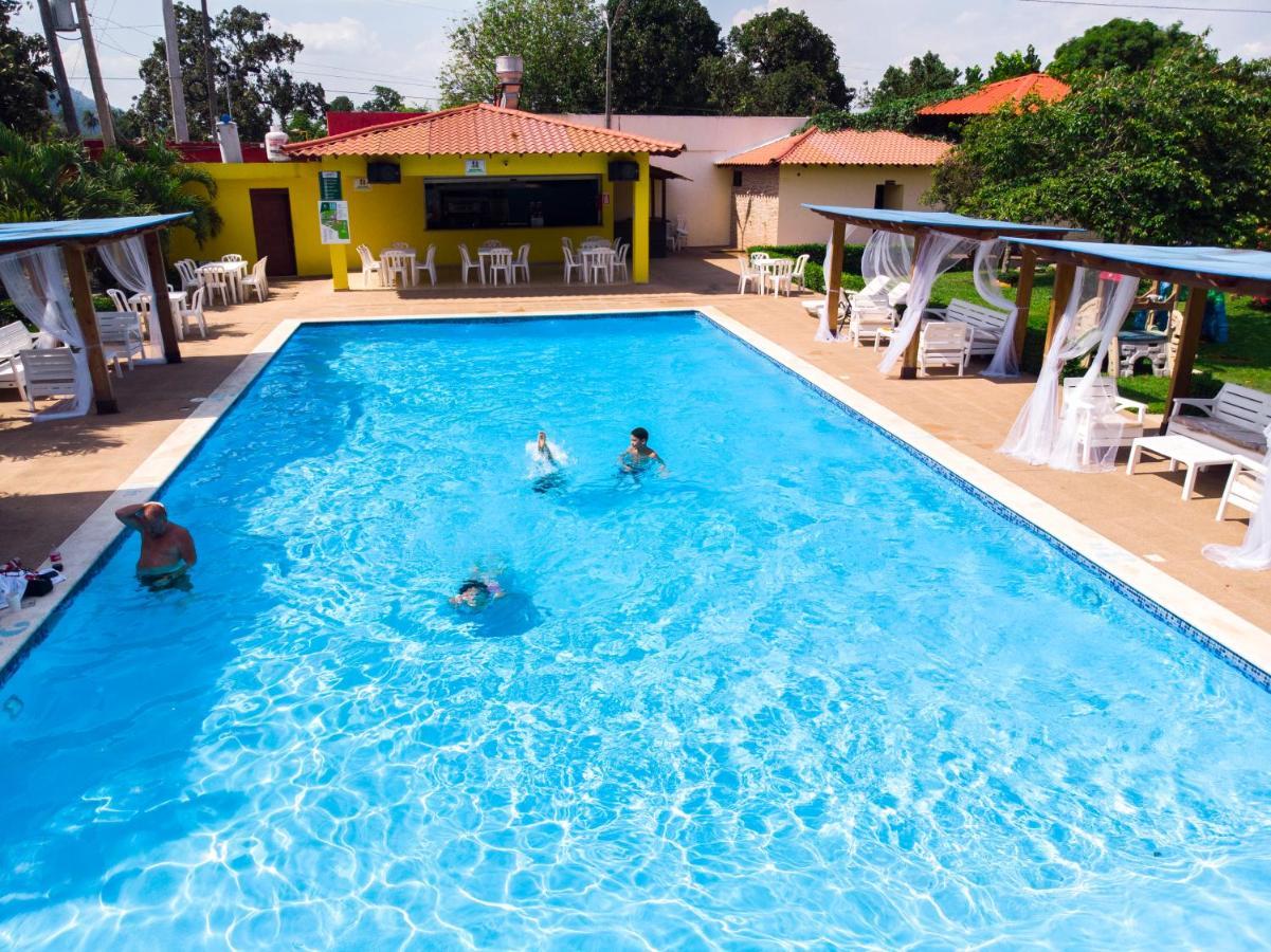 Deluxe Suites Guacamayos - Eco-Lodge & Swimming Pool Bonao Eksteriør billede