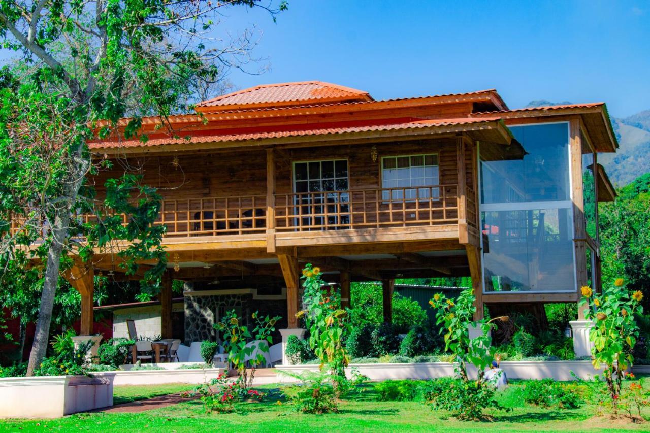 Deluxe Suites Guacamayos - Eco-Lodge & Swimming Pool Bonao Eksteriør billede