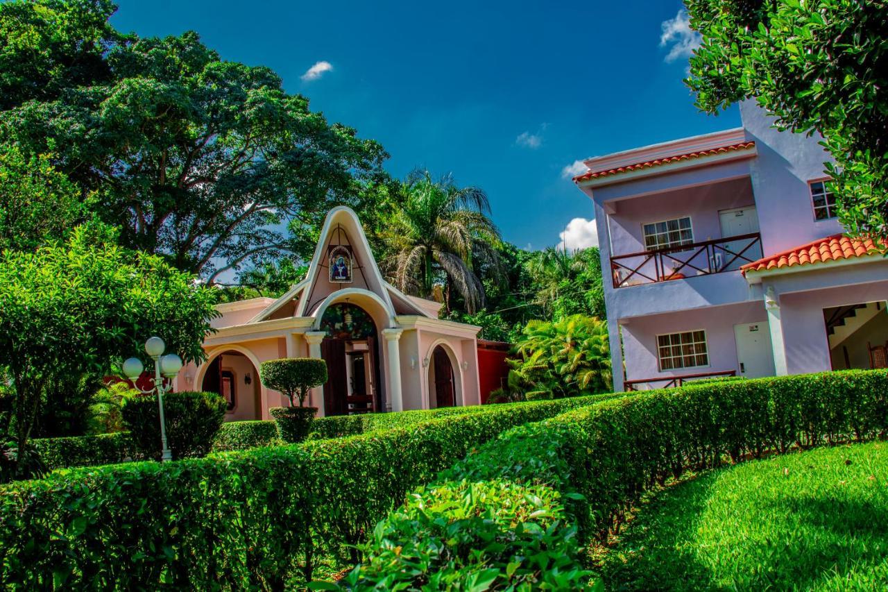 Deluxe Suites Guacamayos - Eco-Lodge & Swimming Pool Bonao Eksteriør billede