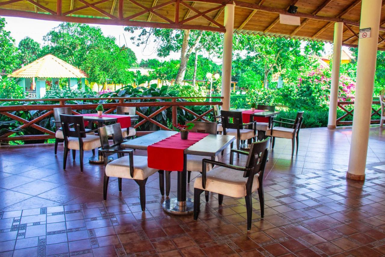 Deluxe Suites Guacamayos - Eco-Lodge & Swimming Pool Bonao Eksteriør billede