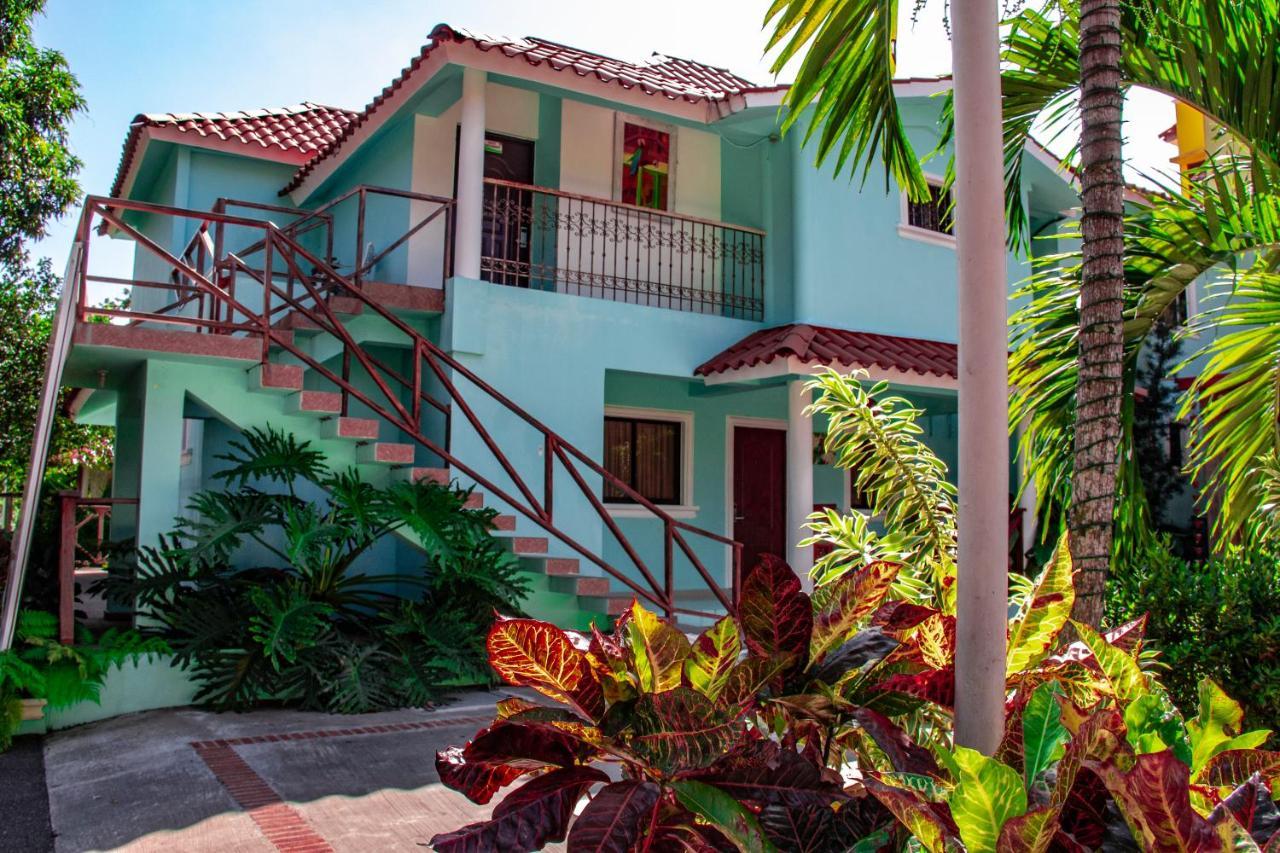 Deluxe Suites Guacamayos - Eco-Lodge & Swimming Pool Bonao Eksteriør billede