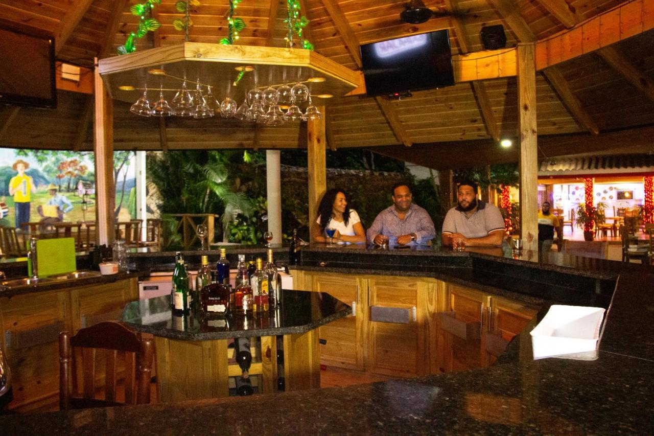 Deluxe Suites Guacamayos - Eco-Lodge & Swimming Pool Bonao Eksteriør billede